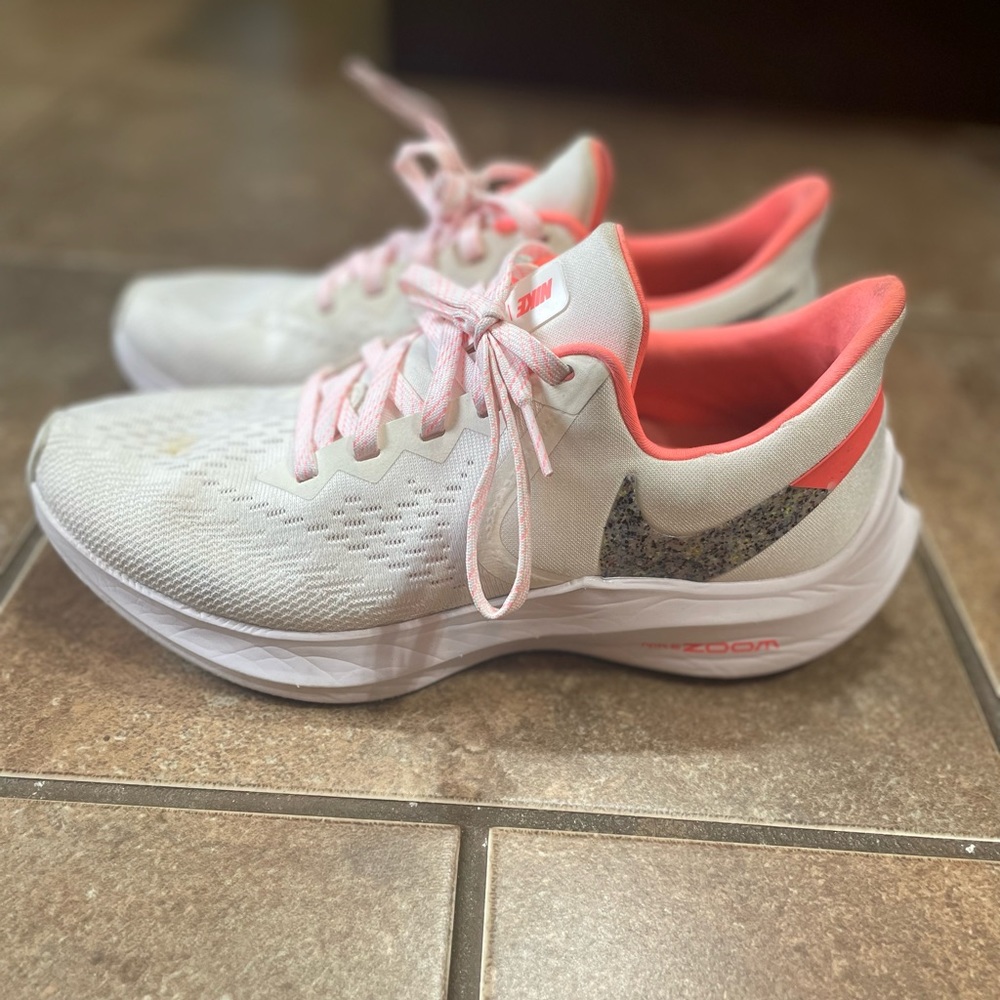 Women’s Nike Pegasus! Size 8. Worn with some spotting on the tips of the left